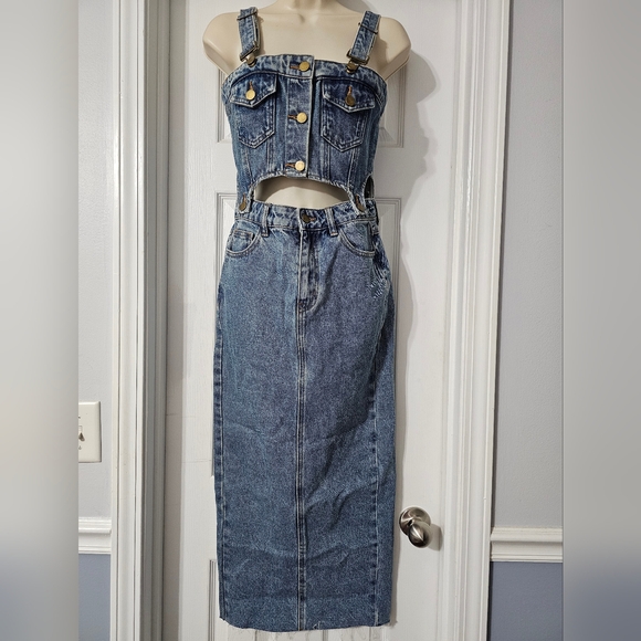 Pinafore Denim Cutout Dress. Urban Revivo - Picture 3 of 14
